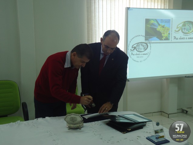 O lançamento do selo marcou o início das festividades dos 50 anos do município