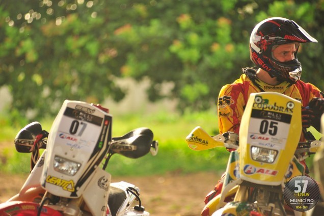 Deni retornou aos treinos há cerca de três semanas, mas a mão lesionada não estava totalmente recuperada